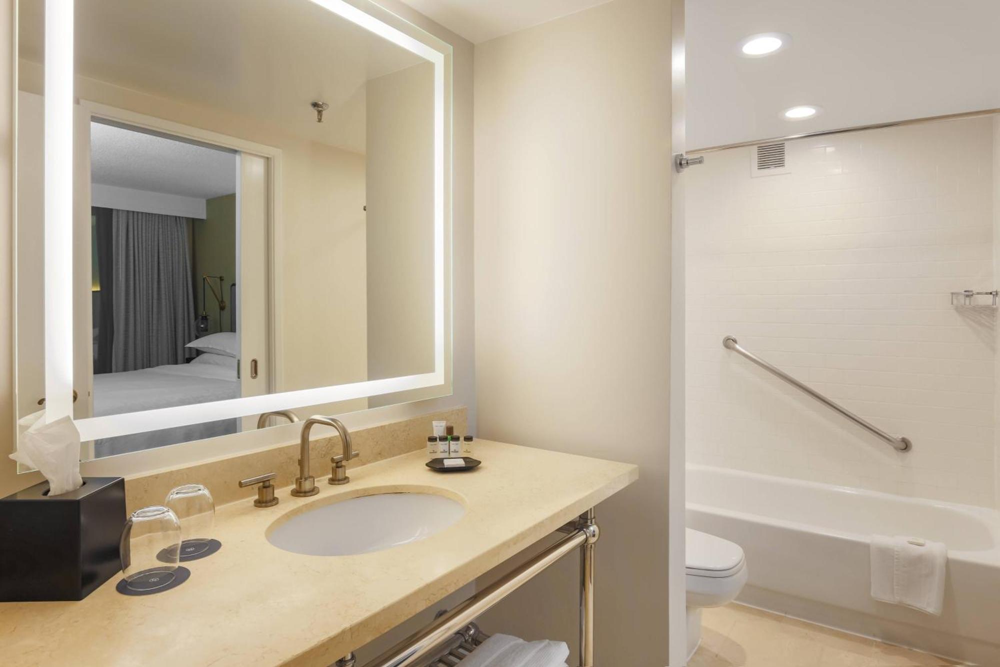 Sheraton Suites Market Center Dallas Zewnętrze zdjęcie
